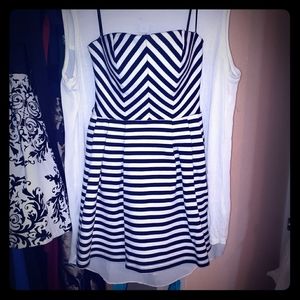 Forever 21 sleevless mini dress in black & white s